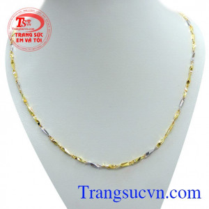 Dây chuyền nữ vàng tây quý phái kết hợp cùng mặt dây chuyền nữ tinh tế và quyến rũ