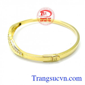 Kiểu dáng đẹp, thời trang, mang đến cho người đeo vẻ đẹp sang trọng quý phái. Vòng tay nữ vàng 10k đá đẹp 