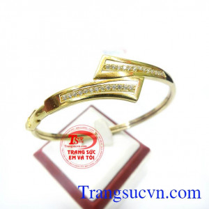 thiết kéVòng tay nữ vàng 10k tình yêu và chế tác Vòng nữ vàng tây dành cho phái đẹp ưa chuộng trên toàn thế giới. Vòng tay nữ vàng 10k tình yêu