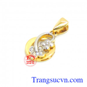 Mặt dây chuyền nữ vàng tinh tế,mặt dây chuyền vàng tinh tế dành cho nữ,mặt dây chuyền vàng món quà ý nghĩa cho phái đẹp,đeo cùng dây chuyền vàng,mặt dây nổi bật và tinh tế