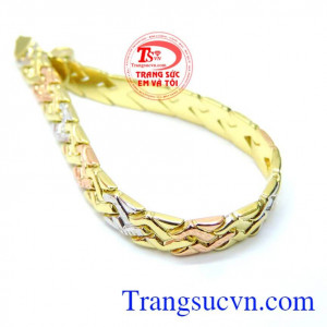 Thiết kế và chế tác tinh tế. Lắc tay nữ vàng kiểu dáng sang trọng