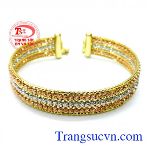 Vòng tay dạng kết nữ tính đẹp hợp thời trang. 