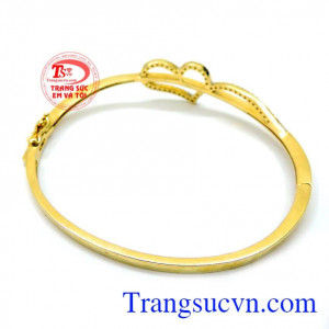 Vòng tay vàng tây thiết kê và chế tác trên máy độ sắc nét cao. Vòng tay vàng trái tim đáng yêu