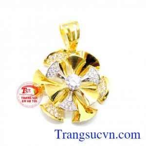 Mặt dây nữ korea bông hoa may mắn là mặt dây chuyền vàng tây dành cho nữ.