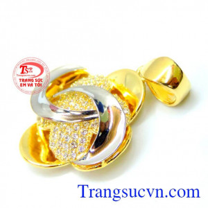 Mặt dây chuyền vàng thời trang 10k sáng bóng Uy tín về chất lượng vàng,Khách hàng ưa chuộng làm quà trong các dịp lễ tết và ngày kỷ niệm. Mặt dây chuyền vàng thời trang 10k