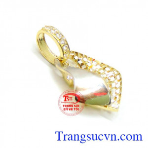 Mặt dây chuyền vàng món quà ý nghĩa cho phái đẹp, đeo cùng dây chuyền vàng,mặt dây nổi bật và tinh tế.