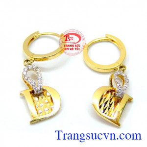 Hoa tai vàng tây chữ D vàng 10k chất lượng đảm bảo và uy tín, khách hàng ưa chuộng khi sử dụng sản phẩm là món quà ý nghĩa dành cho phái đẹp,