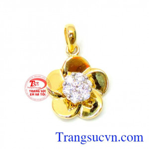 Mặt dây korea bông hoa 5 cánh là mặt dây chuyền nữ phù hợp mọi lứa tuổi.