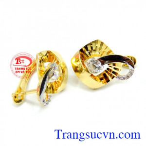 Hoa tai vàng tây 10k sáng bóng chất lượng đảm bảo và uy tín, khách hàng ưa chuộng khi sử dụng.