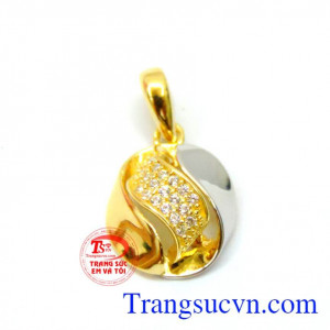 Mặt dây nữ korea vàng 10k sáng bóng là món quà sang trong và sành điệu hợp thời trang và trang phục.