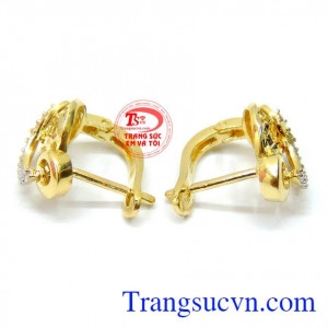 Đôi hoa tai nữ vàng 10k tinh tế thích hợp làm quà tặng cho phái đẹp trong các ngày lễ, kỷ niệm.