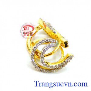 Hoa tai vàng tây thiết kế theo xu hướng thời trang của phái đẹp, luôn song hành cùng chất lượng, hướng tới khách hàng.