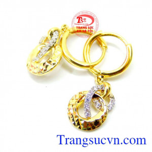 Hoa tai nữ trang vàng 10k quà tặng mang đến vẻ đẹp thời trang quý phái cho người đeo.