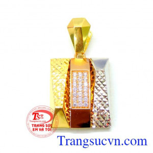 Bán mặt dây chuyền nữ bản to chế tác từ vàng 18k. Mặt dây nữ 18k sáng bóng