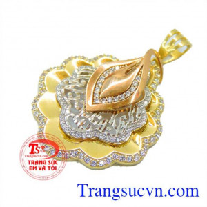 Mặt dây nữ mặt hoa cá tính sự lựa chọn hoàn hảo cho những cô nàng thích sự độc đáo.