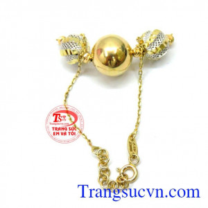 Thiết kế và chế tác tinh tế. Lắc tay nữ vàng tây bi vàng