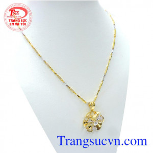 Bộ dây chuyền vàng nữ cá tính mang lại nét cá tính, quyến rũ cho người đeo.
