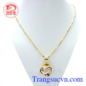 Dây chuyền nữ bộ mặt dây 10k sang trọng, quý phái. Dây chuyền nữ bộ mặt dây 10k là món quà yêu thương dành cho người đặc biệt.
