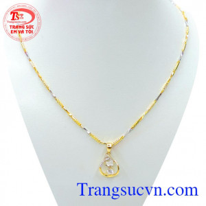 Sản phẩm Mặt nữ korea vàng 10k hạnh phúc là mặt dây chuyền nữ vàng tây, mặt dây tinh tế, kiểu dáng đẹp, mang đến cho người đeo vẻ đẹp thời trang