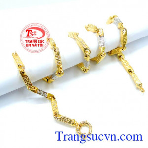 Dây chuyền nam vàng tây sang trọng, tinh tế