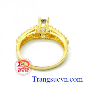 Đeo hợp thời trang,Uy tín được khách hàng bình chọn. Nhẫn nữ vàng đính đá đẹp