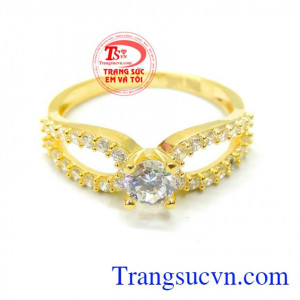 Nhẫn nữ đeo hợp thời trang. Nhẫn nữ quý phái đính kim cương