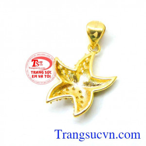 Mặt dây chuyền nữ vàng quý phái dễ kết hợp cùng nhiều kiểu dây chuyền vàng