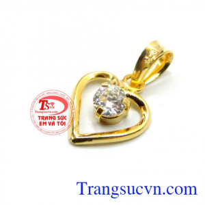 Mặt dây vàng trái tim đính đá đẹp là món quà được bạn nữ yêu thích