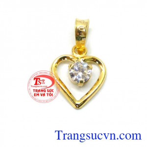 Mặt dây vàng trái tim đính đá đẹp là mặt dây chuyền sáng bóng