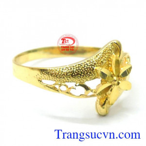 Nhẫn nữ đeo hợp thời trang. Nhẫn nữ vàng hoa 6 cánh đẹp