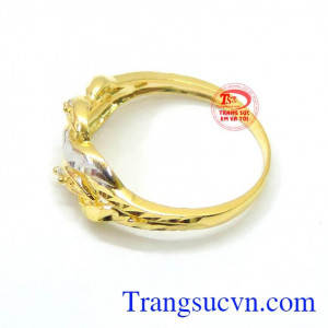 Sản phẩm dành cho phái đẹp, đeo hợp thời trang và quý phái. Nhẫn nữ vàng thời trang quý phái