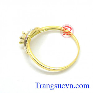 Chất lượng vàng được đảm bảo uy tín. Nhẫn nữ đá kết kiểu giáng mới lạ