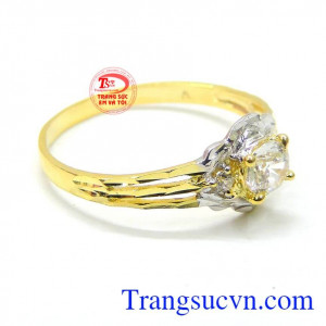 Được thiết kế tinh tế. Nhẫn nữ gắn kim cương trẻ trung