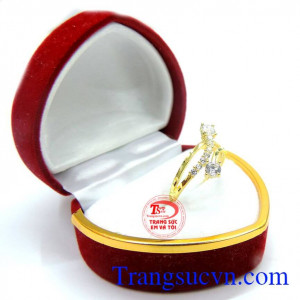 Nhẫn nữ vàng đính đá tinh tế là món quà tình yêu đảm bảo chất lượng vàng. 