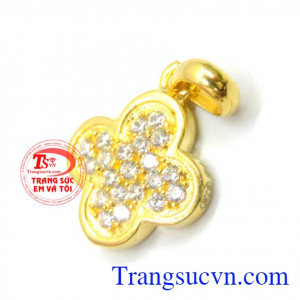 Mặt dây chuyền nữ vàng mang đến vẻ đẹp sang trọng