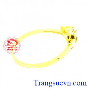 Là món quà ý nghĩa tặng phái đẹp trong các ngày lễ, kỷ niệm. Nhẫn nữ vàng trái tim tình yêu