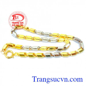 Dây chuyền đa dạng mẫu dây vàng và kiểu phù hợp mọi lứa luổi có thể đeo làm tôn lê sự tinh tế và lịch lãm cho bản thân