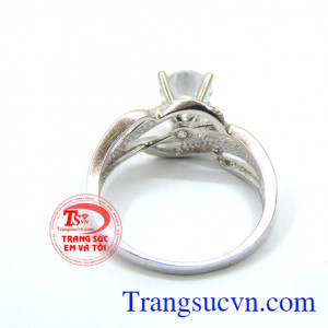 Nhẫn nữ hợp thời trang, đơn giản sang trọng. Nhẫn nữ vàng trắng đính đá đẹp