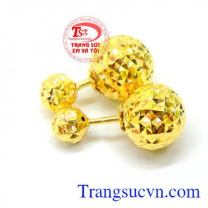 Hoa tai vàng tây chế tác tinh xảo.