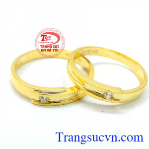 Nhẫn cưới sang trọng vàng 10k là minh chứng tình yêu cho đôi trai gái yêu nhau thể hiện được sự yêu thương tình chung thủy của đôi trai gái trao cho nhau
