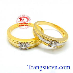 Nhẫn cưới hạnh phúc yêu thương với niềm vui là món quà lớn ý nghĩa nhất khi chọn sản phẩm này thể hiện được nhiều niềm may mắn trong tình yêu lứa đôi sang trọng