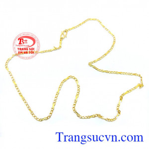 Dây chuyền nữ vàng tây quý phái kết hợp cùng mặt dây chuyền nữ tinh tế và quyến rũ