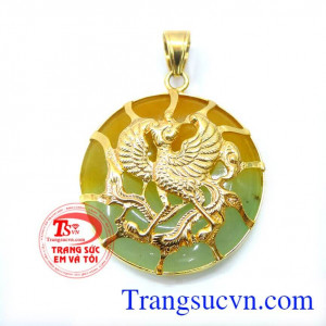 Mặt ngọc cẩm thạch bọc vàng 10k bọc phượng hoàng thể hiện được sự cao quý nam tính của phái mạnh mặt ngọc jadeite đã xử lý,