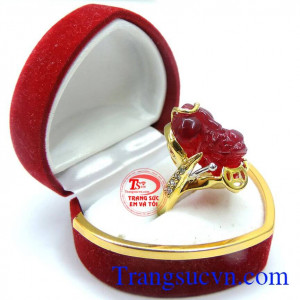 Mang lại may mắn và hộ mệnh. Nhẫn nữ tỳ hưu bọc vàng 10k đẹp