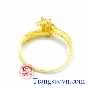 Mang lại vẻ đẹp duyên dáng mặn mà trên từng chi tiết. Nhẫn vàng nữ tính ngôi sao