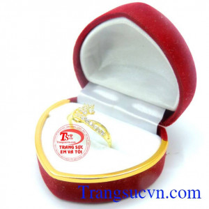 Thiết kế độc đáo, mang đến vẻ đẹp duyên dáng, cá tính cho người đeo. Nhẫn vàng nữ tính ngôi sao