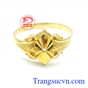 Được làm từ vàng tây 10k. Nhẫn nữ vàng đẹp sáng bóng