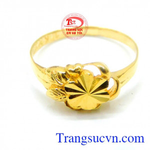 Nhẫn nữ món quà ý nghĩa đeo hợp thời trang. Nhẫn nữ vàng hoa cách điệu