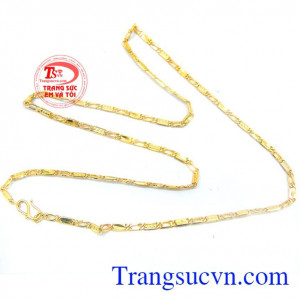 Dây chuyền nữ vàng tây quý phái kết hợp cùng mặt dây chuyền nữ tinh tế và quyến rũ