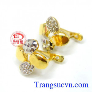Đôi hoa tai bông hoa 4 cánh đẹp mang đến vẻ đẹp thời trang quý phái cho người đeo.